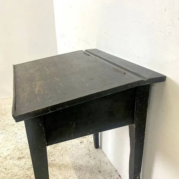 Illustration numéro 4 du produit Pupitre d'école vintage 1950's