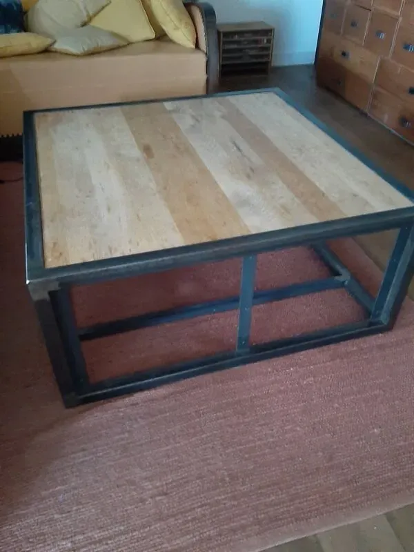 Illustration numéro 4 du produit Table basse de créateur