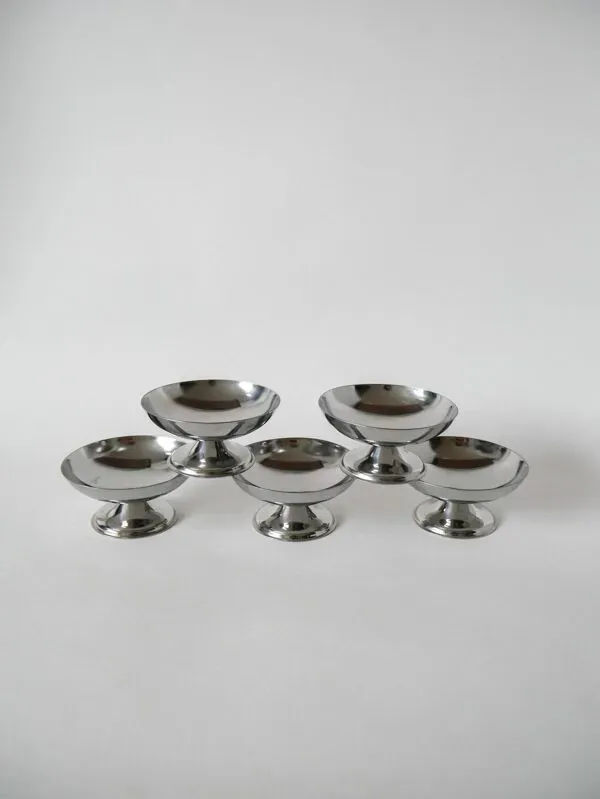 Illustration numéro 4 du produit Lot de 5 coupes à glace en inox, 1970