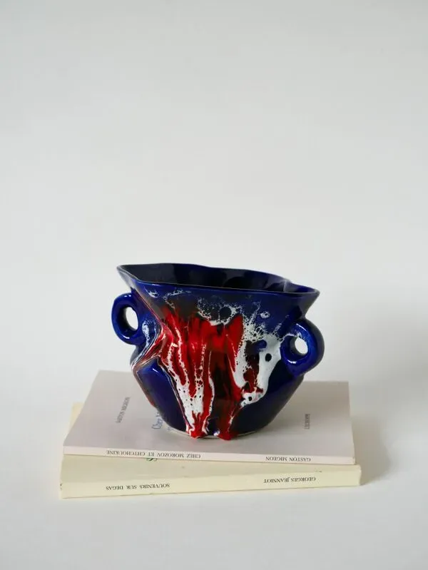 Illustration numéro 4 du produit Vase en céramique / fat lava rouge, bleu et blanc, 1970