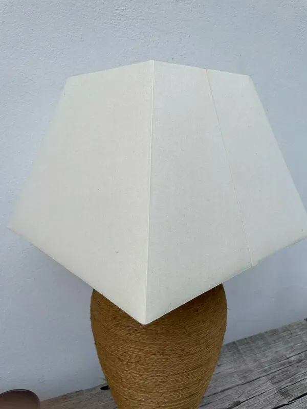 Illustration numéro 4 du produit Lampe en rotin vintage Habitat