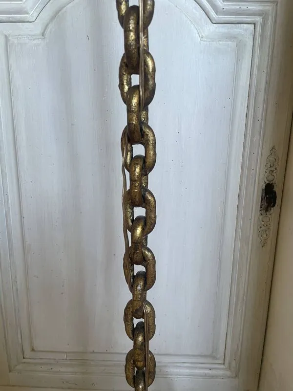 Illustration numéro 4 du produit Lampadaire brutaliste à maillons de chaîne