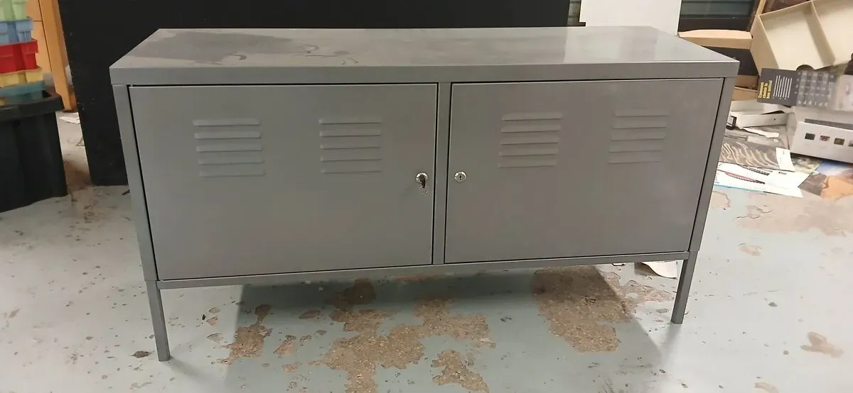 Illustration numéro 4 du produit Petit meuble / enfilade indus  gris souris.