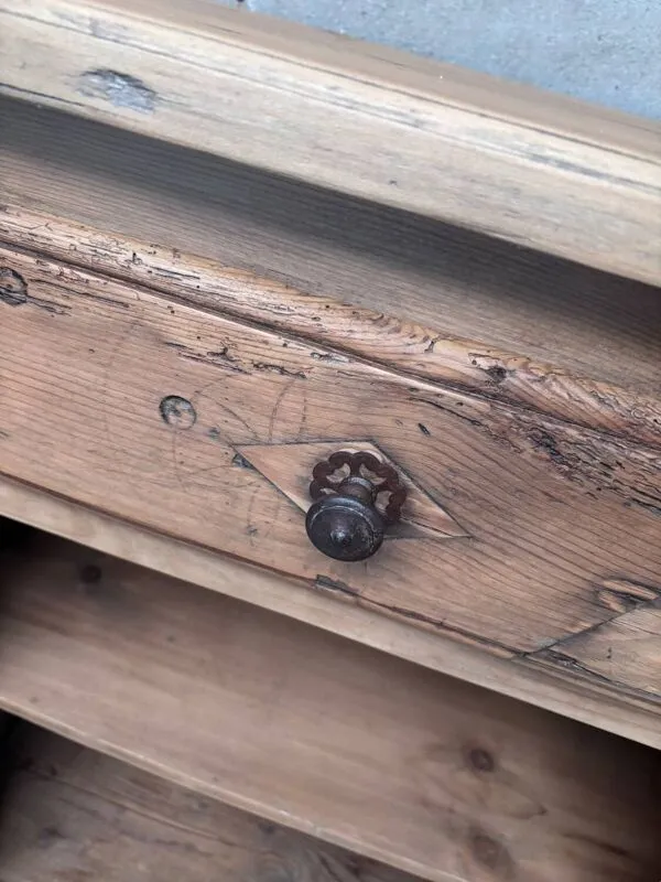 Illustration numéro 4 du produit Meuble de métier brutaliste