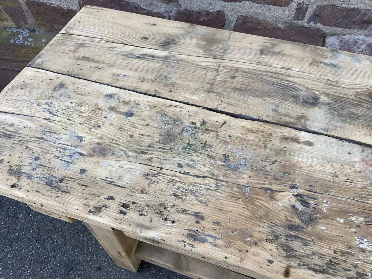 Illustration numéro 4 du produit Table industrielle primitive établi en bois naturel brut vintage bohême commerce magasin