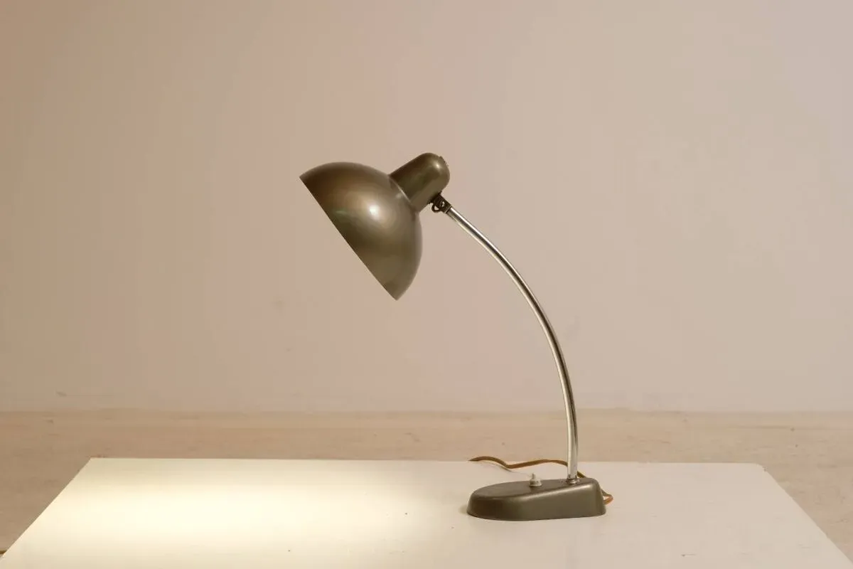 Illustration numéro 4 du produit Lampe de bureau industrielle année 50