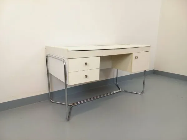 Illustration numéro 4 du produit Bureau vintage style Bauhaus en mélaminé et métal chromé des années 70