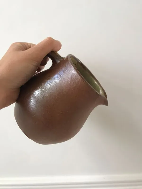 Illustration numéro 4 du produit Pot à lait en grès fabrication artisanale signé années 70