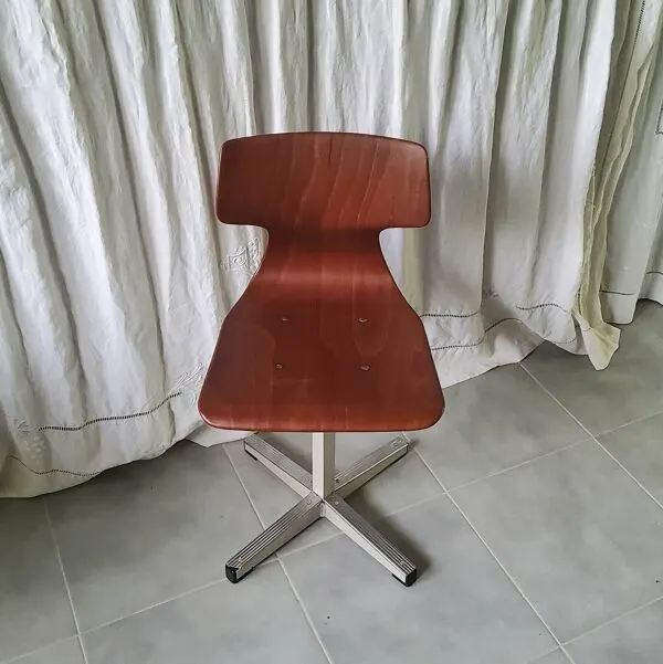 Illustration numéro 4 du produit Ensemble bureau et sa chaise années 60