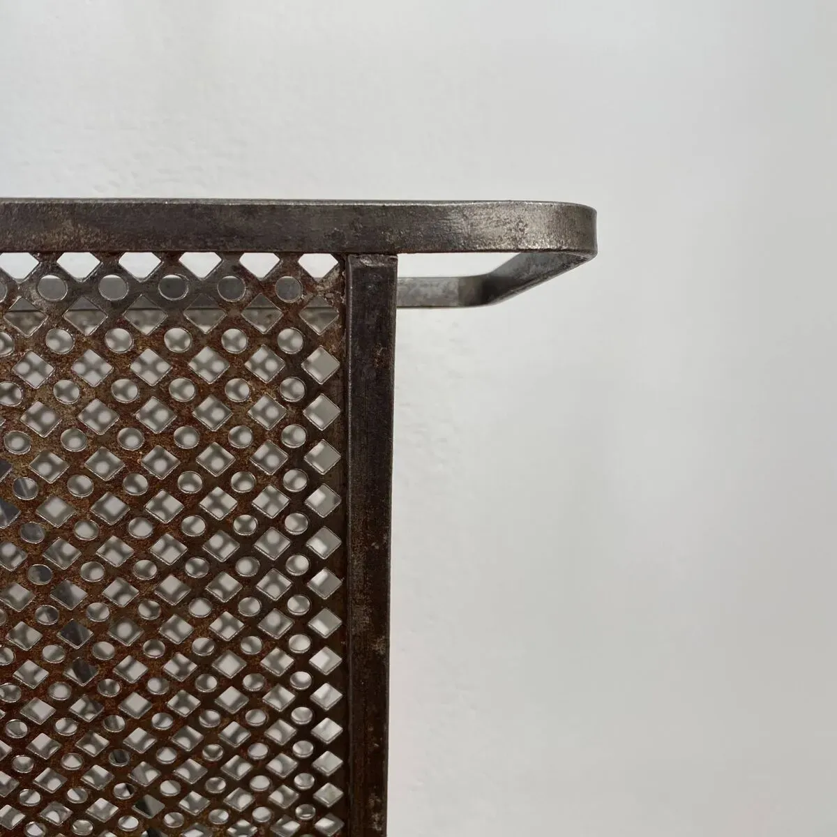 Illustration numéro 4 du produit Porte-revue Mathieu Matégot