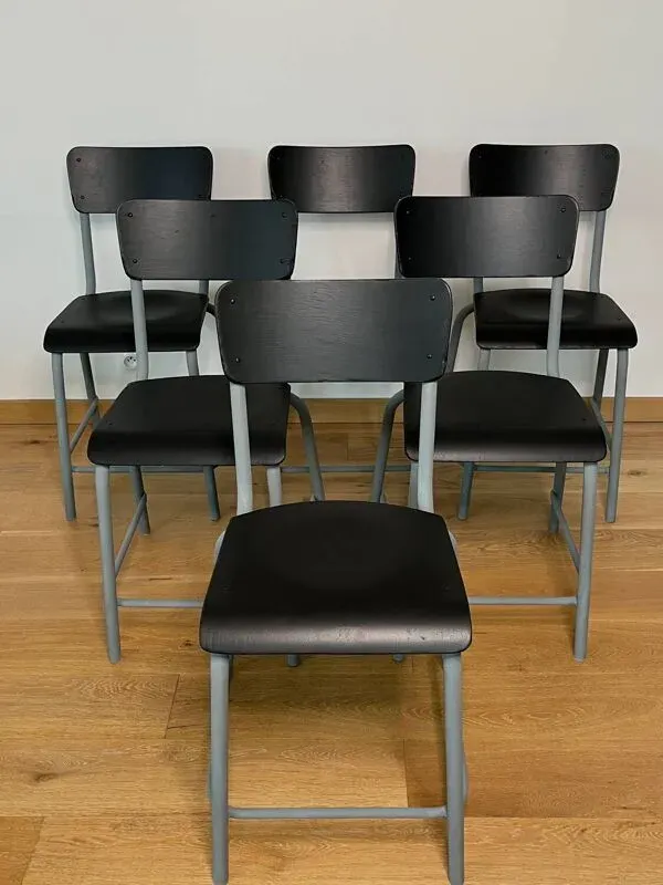 Illustration numéro 4 du produit Chaises écoliers de laboratoire