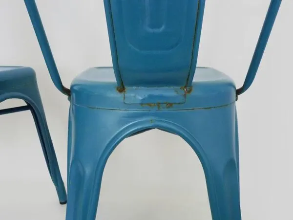 Illustration numéro 4 du produit Paire de Chaises A Tolix en métal bleu Xavier Pauchard