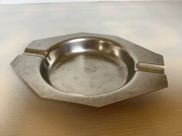 Illustration numéro 4 du produit Ancien cendrier