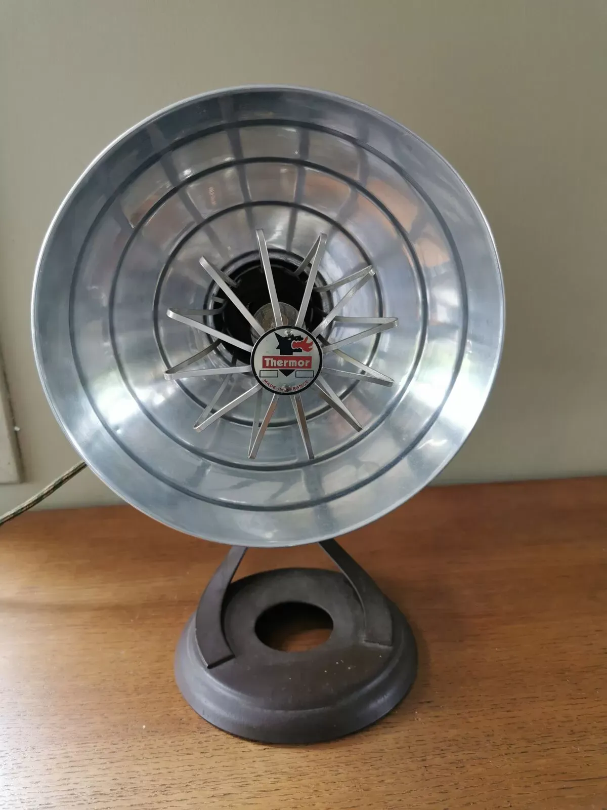 Illustration numéro 4 du produit Lampe à poser ancien style industriel