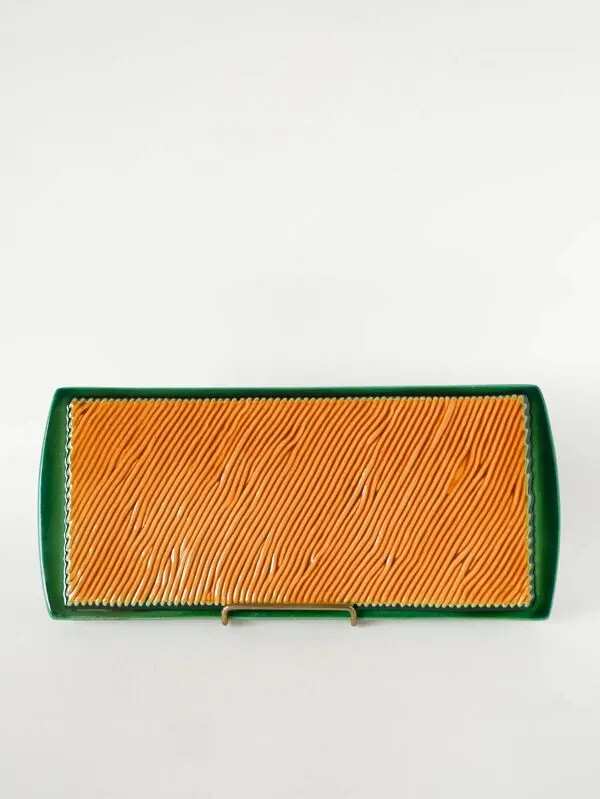 Illustration numéro 4 du produit Plat à cake en barbotine, jaune et verre, 1970