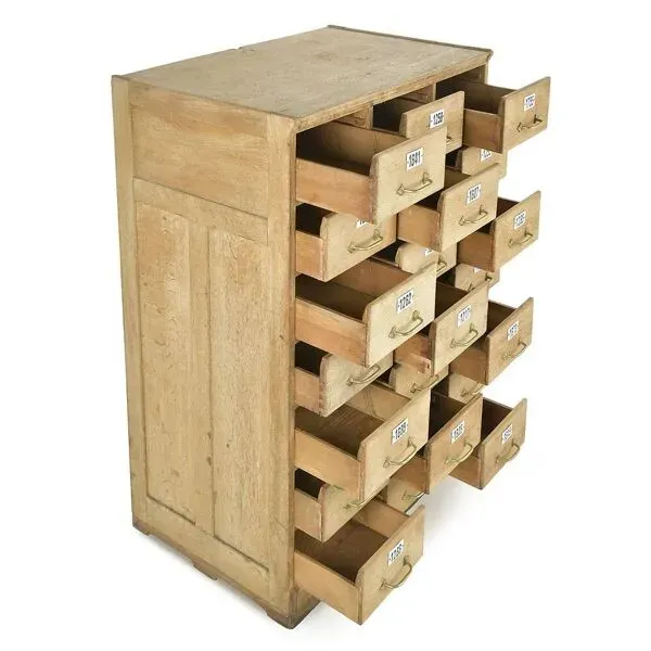 Illustration numéro 4 du produit Meuble d’atelier en bois à 21 tiroirs étiquetés (140 x 97 x 62cm)