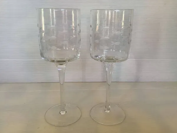 Illustration numéro 4 du produit Duo de bougeoirs poissons en verre taillé