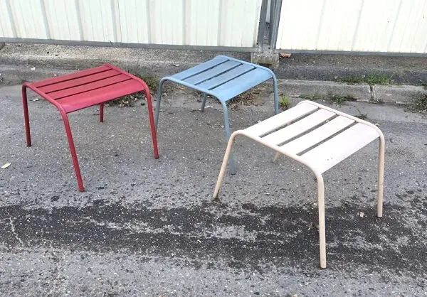 Illustration numéro 4 du produit Suite de 3 repose-pieds Fermob