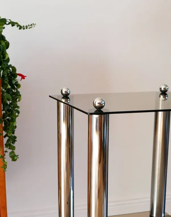 Illustration numéro 4 du produit Sellette en chrome et verre fumé, double étages, Design, 1970