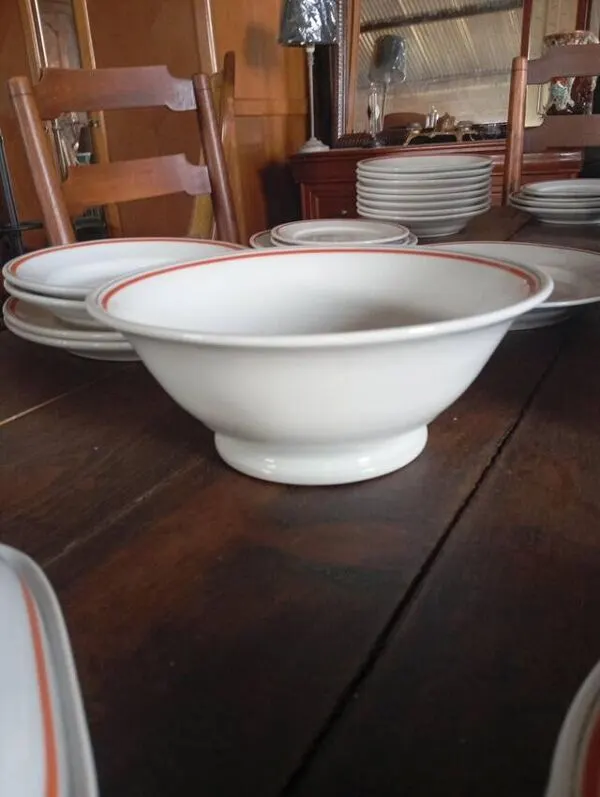 Illustration numéro 4 du produit Rarissime service de table complet 40 pièces – modèle « Bistrot » par Jacques Lobjoy pour la porcelaine d'Auteuil, vers 1970