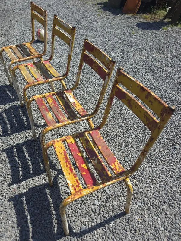 Illustration numéro 4 du produit Chaises de bistrot vintage en fer x 4
