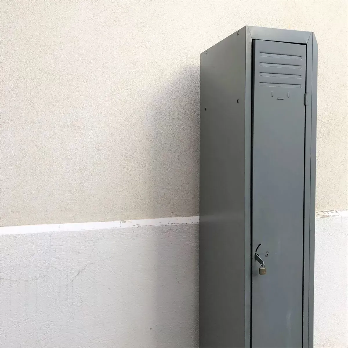 Illustration numéro 4 du produit Vestiaire métal