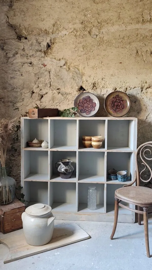 Illustration numéro 4 du produit Ancien meuble à casiers sapin