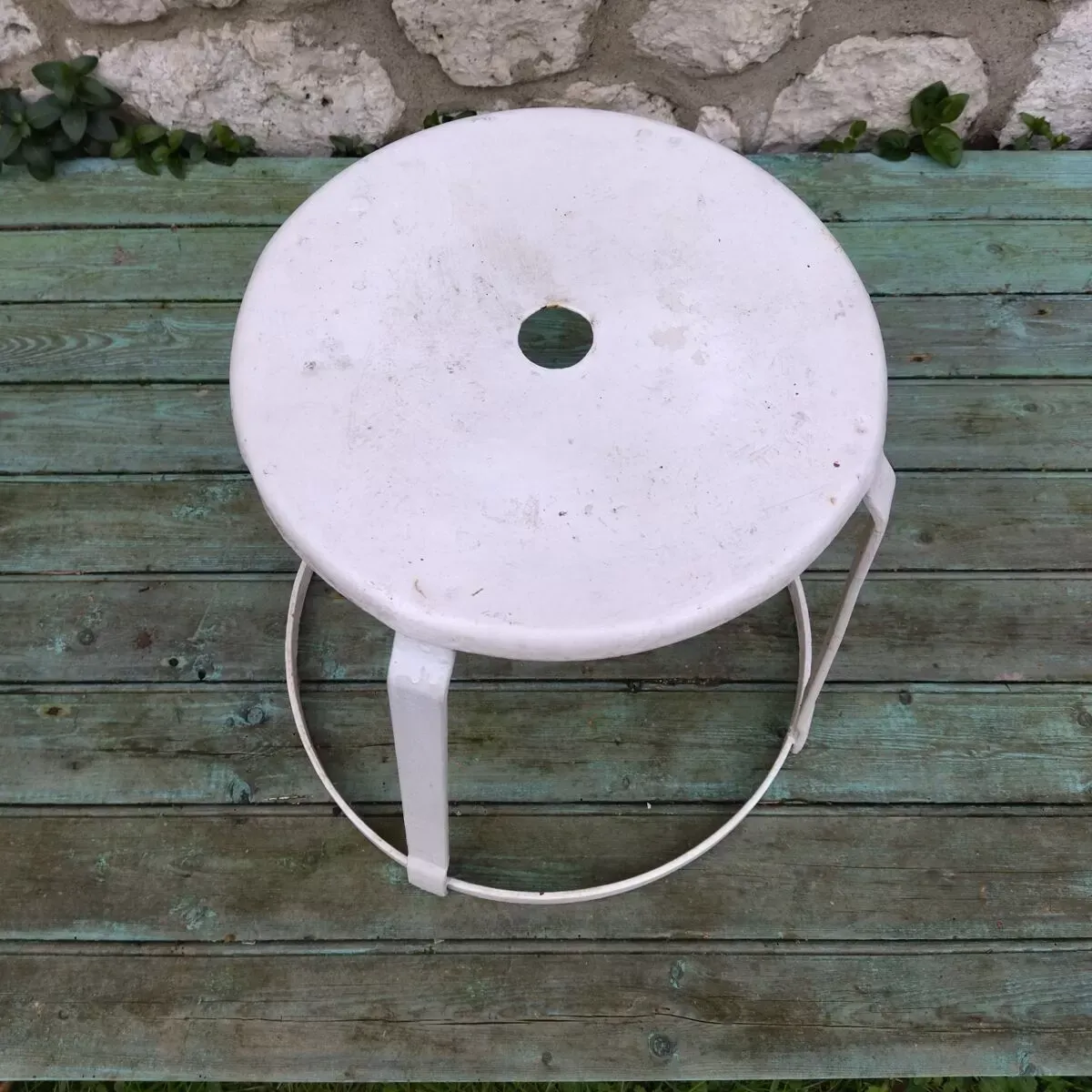 Illustration numéro 4 du produit Tabouret industriel en métal