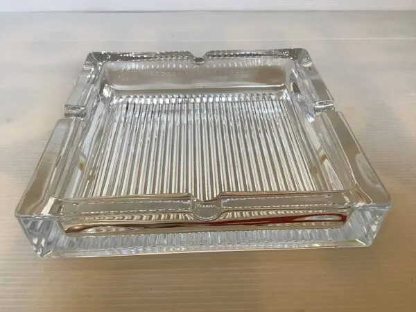 Illustration numéro 4 du produit Grand cendrier vide poche en cristal