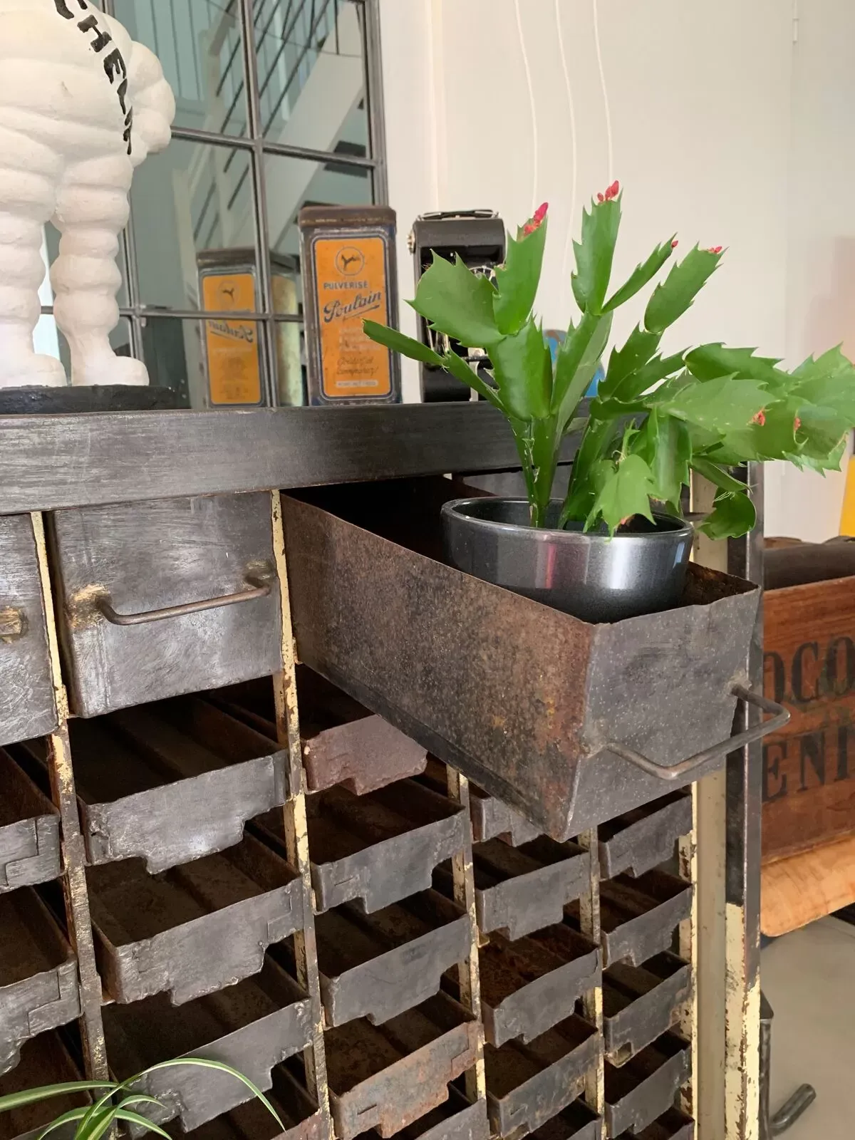 Illustration numéro 4 du produit Meuble industriel d'atelier tiroirs métal