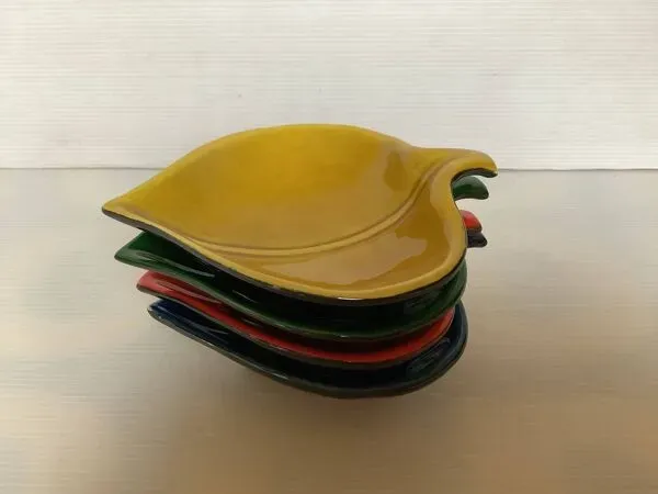 Illustration numéro 4 du produit 4 coupelles multicolores