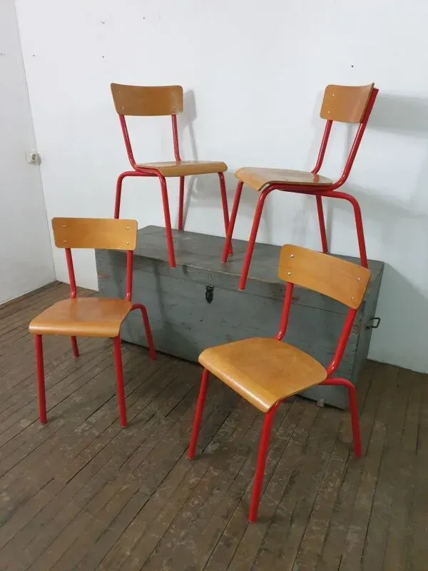 Illustration numéro 4 du produit Chaises d'école