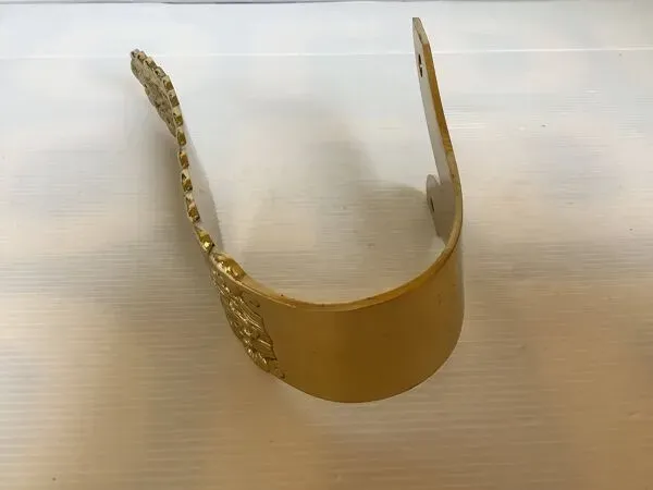 Illustration numéro 4 du produit Grande patère en laiton travaillé