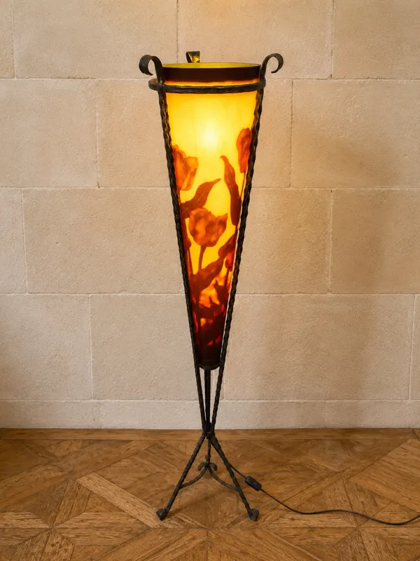 Illustration numéro 4 du produit lampadaire Art Nouveau en fer forgé et pâte de verre