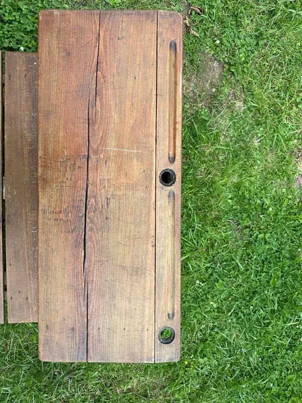 Illustration numéro 4 du produit Bureau ancien d’écolier