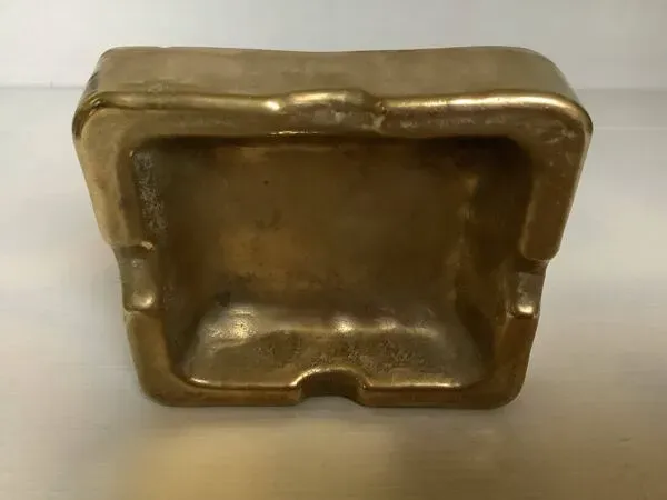 Illustration numéro 4 du produit Cendrier en bronze martelé