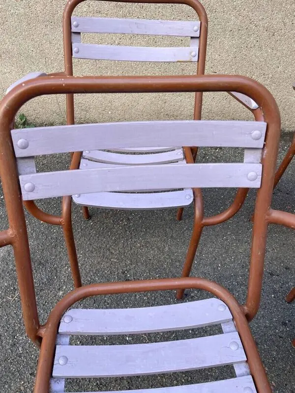 Illustration numéro 4 du produit 4 Chaises style tolix vintage -en métal et bois. 1950s. Vintage français. - jolie patine - intérieur ou extérieur couvert - peinture