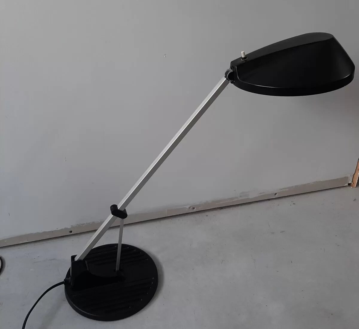 Illustration numéro 4 du produit Lampe anglepoise WL2 noire en fonte et aluminium
