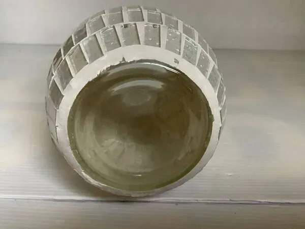 Illustration numéro 4 du produit Vase en mosaïques pailletées