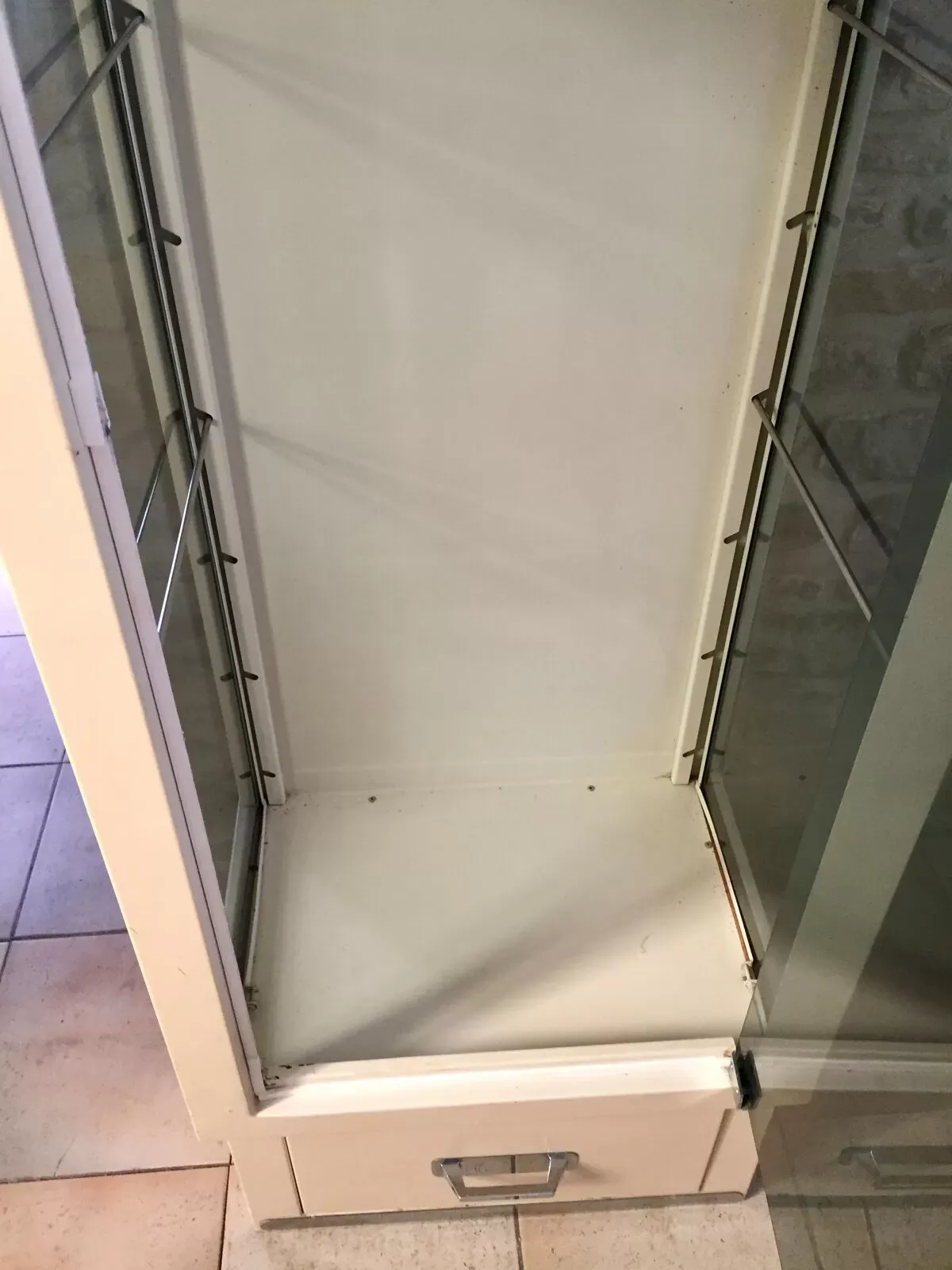 Illustration numéro 4 du produit Armoire metallique vintage