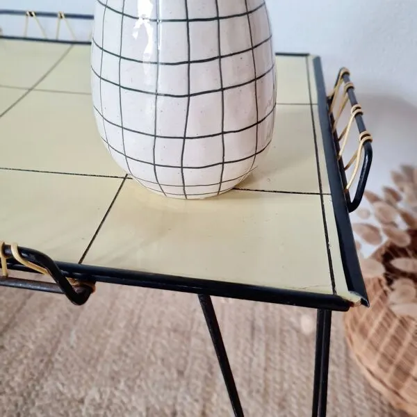 Illustration numéro 4 du produit Table basse d'appoint en métal noir et scoubidou, années 50