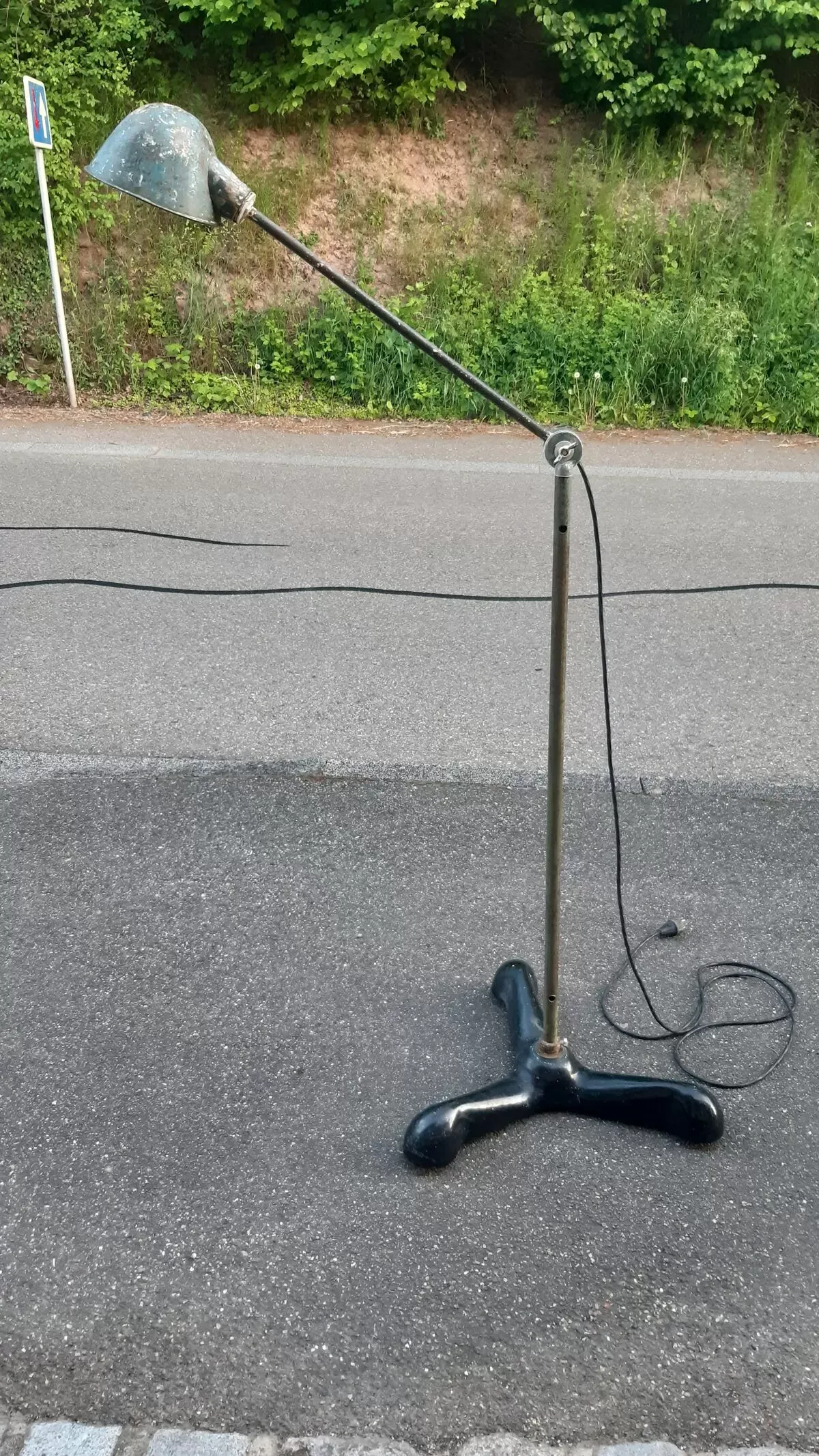 Illustration numéro 4 du produit Lampadaire d'atelier