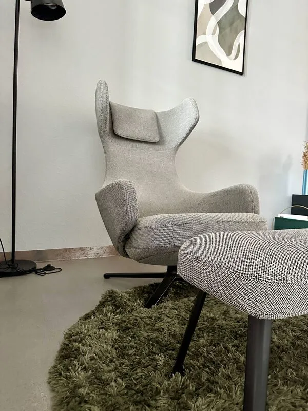 Illustration numéro 4 du produit Fauteuil et ottoman Grand Repos par Antonio Citterio édition Vitra