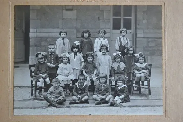 Illustration numéro 4 du produit Photo ancienne de classe école lycée de jeunes filles Moulin 1920