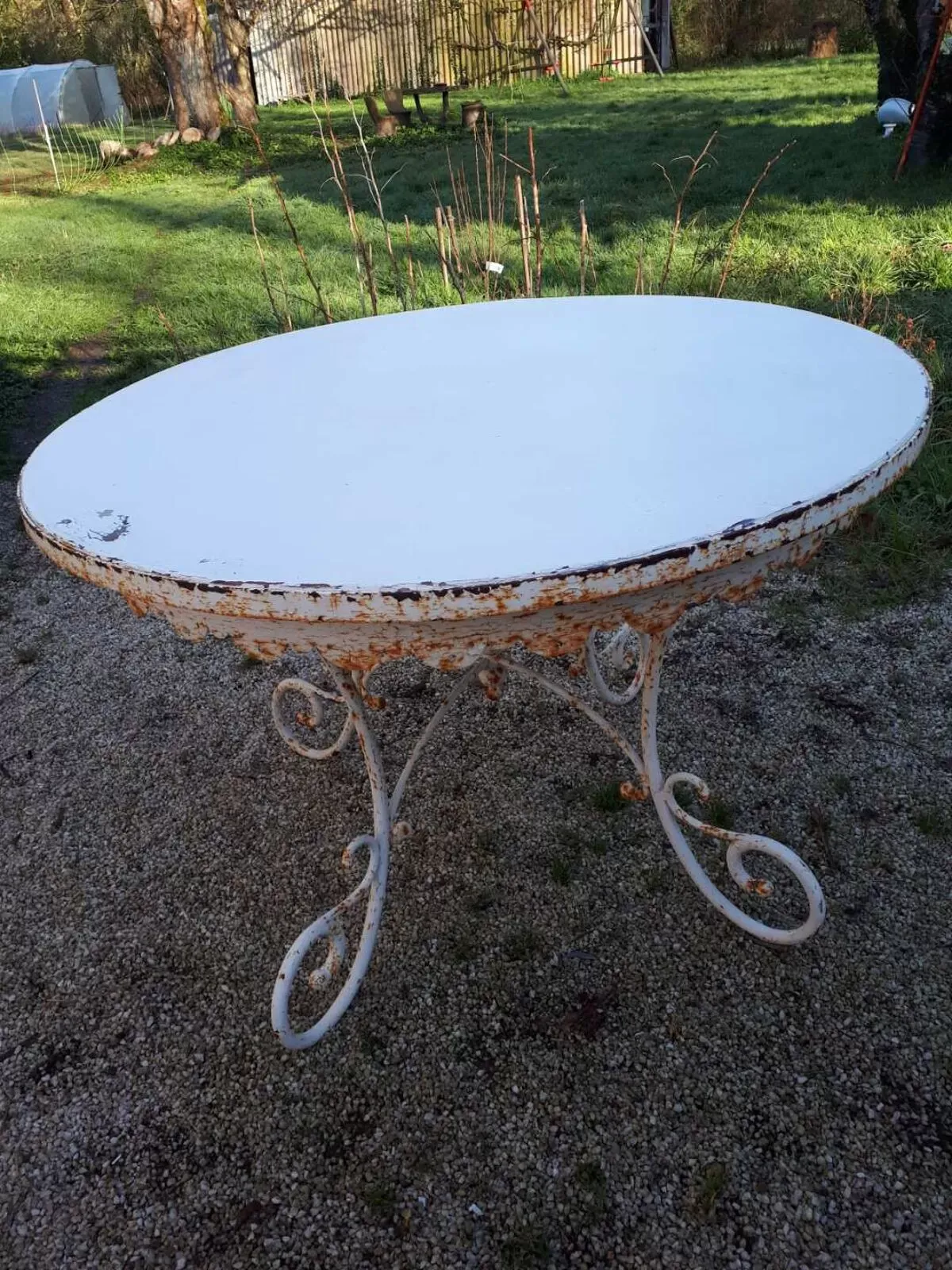 Illustration numéro 4 du produit Ancienne table de présentation