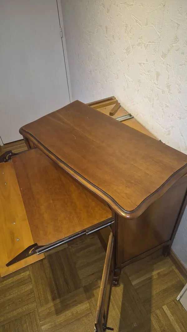 Illustration numéro 4 du produit Meuble TV style classique avec tablette coulissant