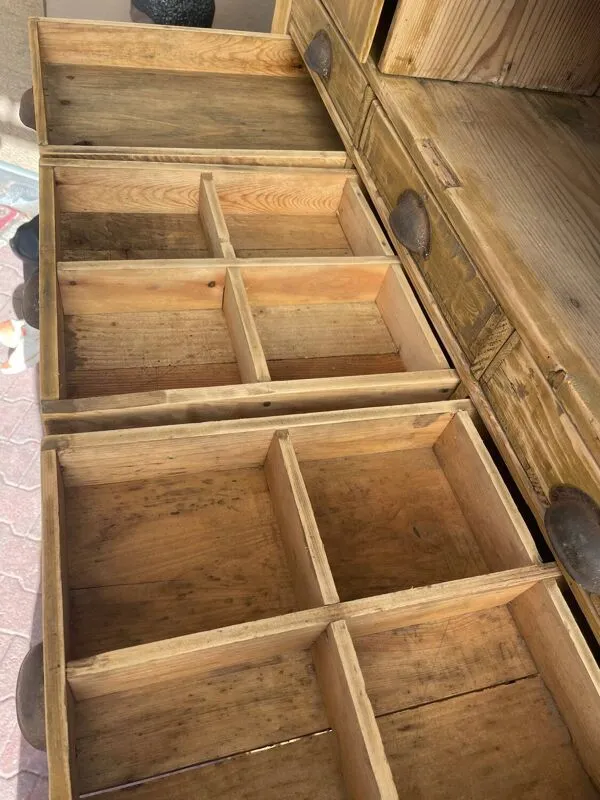 Illustration numéro 4 du produit Meuble de métiers à tiroirs