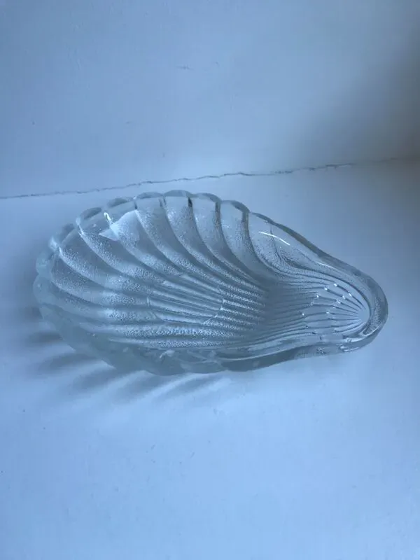 Illustration numéro 4 du produit Vide-poche coquillage en verre années 70