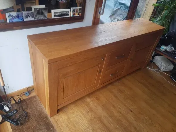 Illustration numéro 4 du produit Buffet bas chêne massif