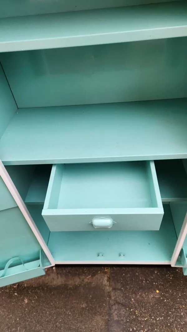 Illustration numéro 4 du produit Armoire en métal industriel Vintage 1960-1970